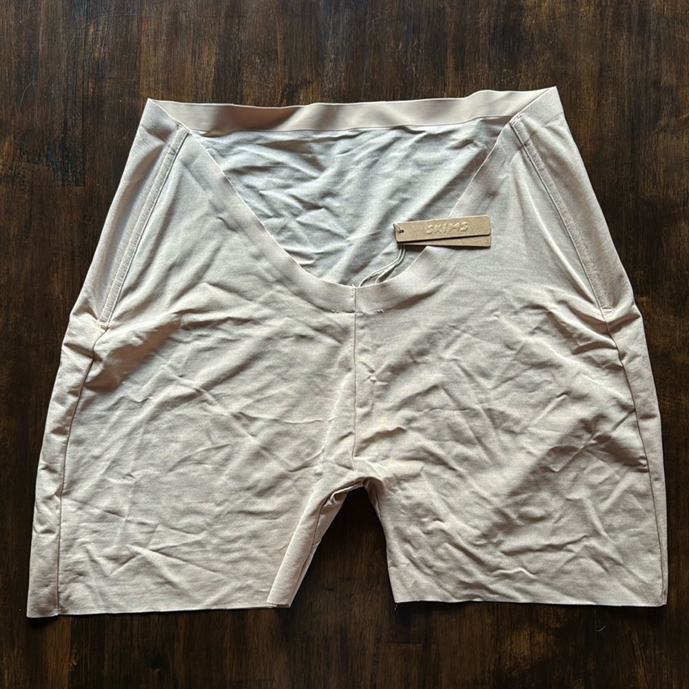 SKIMS Sheer Sculpt Low Back Short NWT